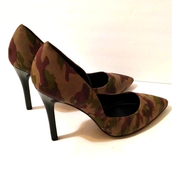 Charles David Camo Pumps - Picture 1 of 7